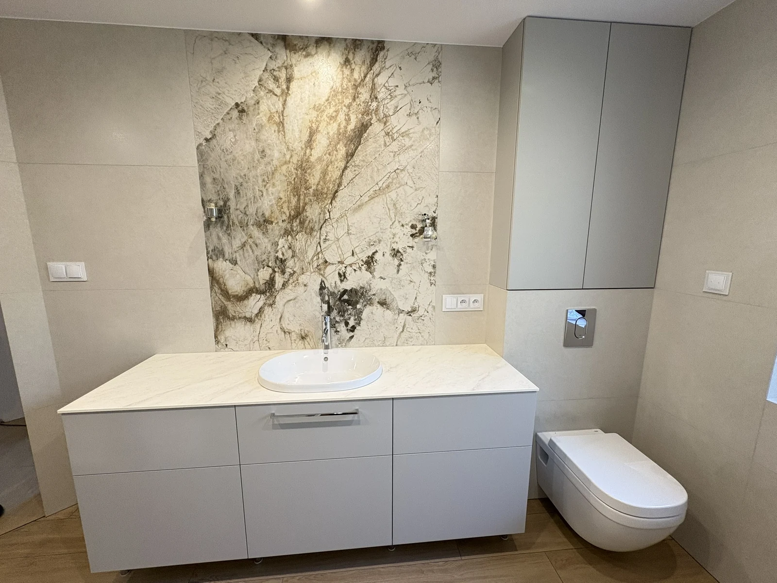 Meble łazienkowe na wymiar — realizacja Meble Marcus